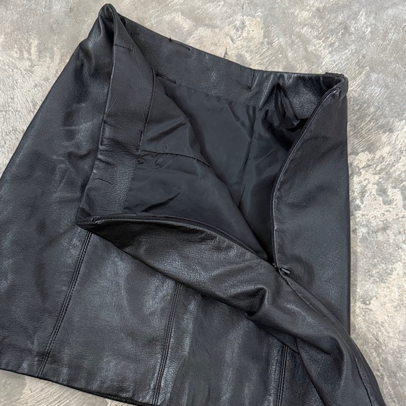 Vintage Black 100% Leather Mini Skirt - Picture 4 of 7